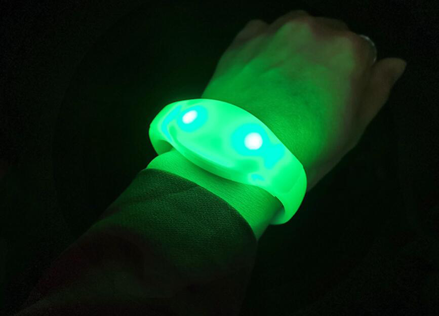 LED flashlight bracelet 