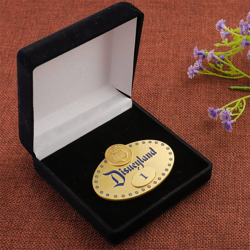 GOLE-001 BADGE+BOX(1)